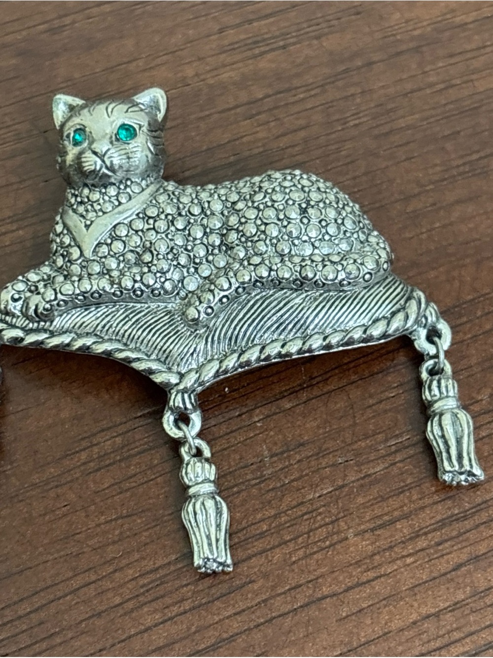 Vintage 1990s Avon Regal Cat Brooch Emerald Rhinestone Eyes Signed